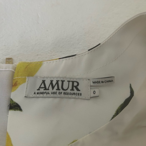 Amur cropped ruffle sleeve lemon print crop top white yellow v neck - Picture 6 of 13